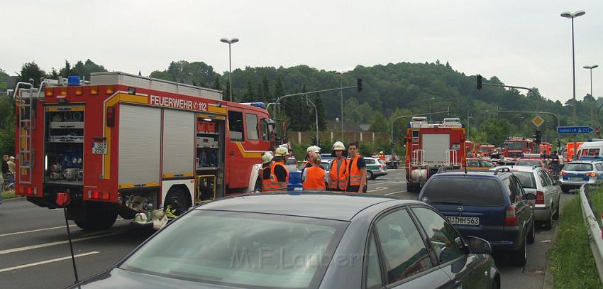 Schwerer Unfall mit Reisebus Lohmar Donrather Dreieck P374.JPG